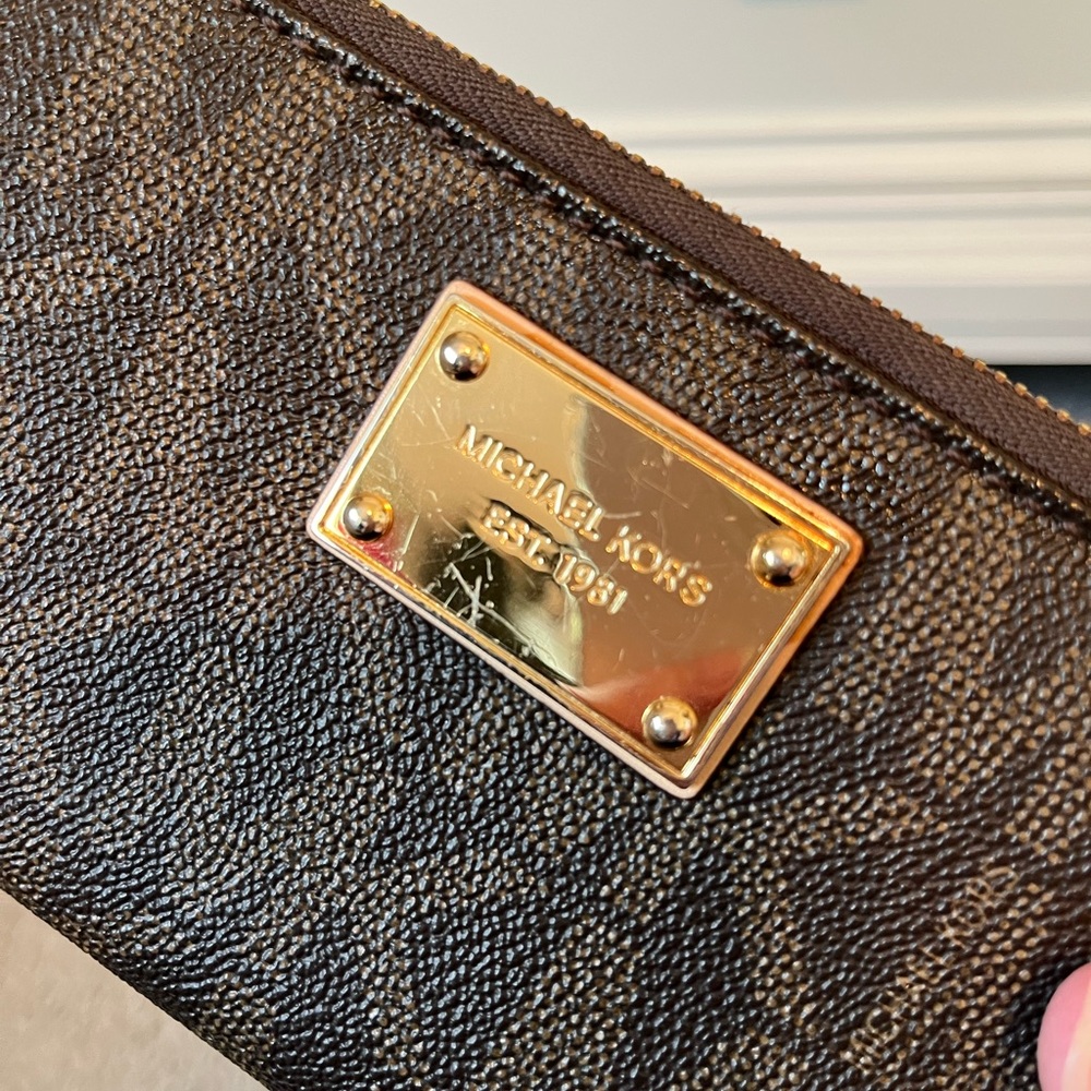 Michael Kors Continental Jet Set Wallet - Picture 9 of 12